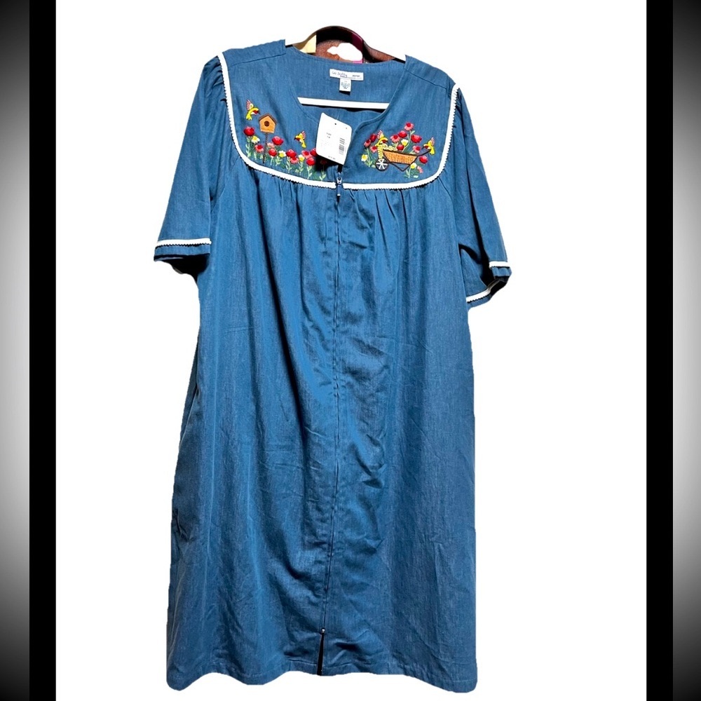 Go Softly Patio Dress Women's M MuuMuu bird Embroidered Chambray Blue Denim NEW - Picture 2 of 13